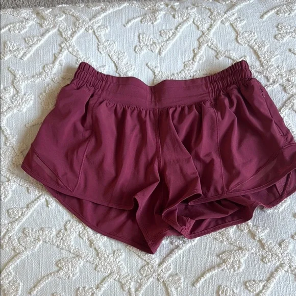 Lululemon Hotty Hot Shorts 2.5” - Picture 1 of 3